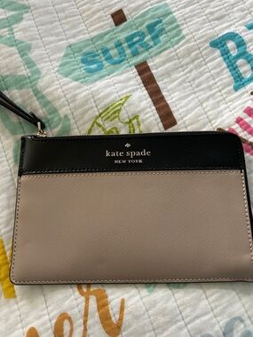kate spade Two-Tone L Zip Wristlet - Black & Taupe. Preowned